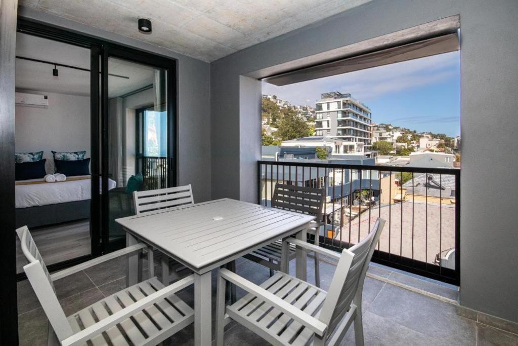 Cosy 1 Bed In Sea Point The Ivory