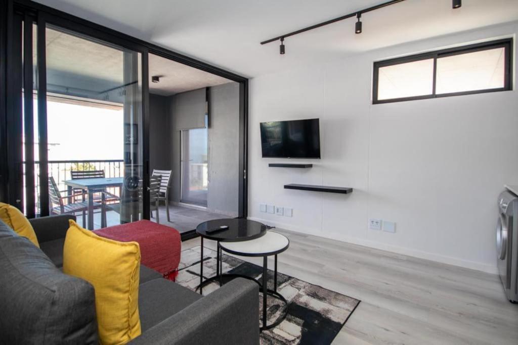 Cosy 1 Bed In Sea Point The Ivory